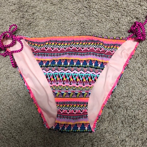 Victoria’s Secret Tribal Print Bikini LRG- NEW - Picture 3 of 4